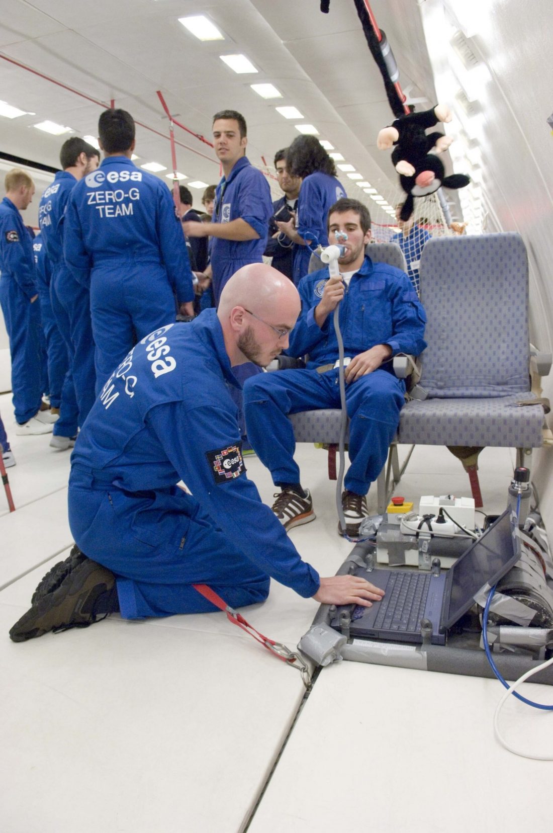 Preparing_the_experiment_for_Zero-G_pillars